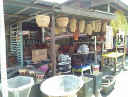 Warga Biga ini Jual Kerajinan Tangan yang Unik