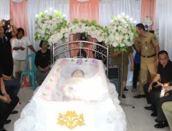 Istri Ferdinand Mangumbahang Berpulang, DPRD Sulut & KIAD Ibadah Penghiburan