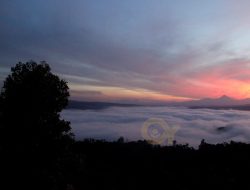 PARADE FOTO : Menjemput Mentari di “Negeri Atas Awan” Gunung Payung Desa Poopo Minsel