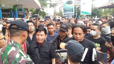 Tolak Kedatangan Habib Muhammad Bahar bin Smith, Ormas Adat Sulut Duduki Bandara Sam Ratulangi