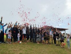 GALLERY FOTO : In Memoriam Franky Kowaas cs, Paralayang Sulut Tabur Bunga Dari Puncak Tetempangan