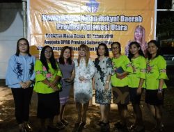 Reses di Kalasey, Inggried Sondakh Bagikan Bantuan Kacamata Baca dan Kursi Roda