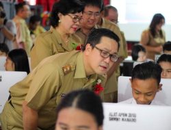Steven Kandouw Buka UNBK SMK se Sulut