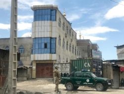 Ledakan Bom Guncang Masjid di Afghanistan Saat Salat Jumat, Ulama Senior Tewas
