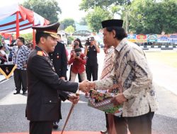 Berjasa Bantu Tugas Kepolisian, Kapolda Sulut Beri Penghargaan Kepada Empat Warga