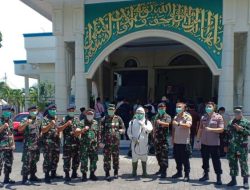 Kunjungi Tempat Ibadah di Manado, Kodam XIII/Merdeka-Polda Sulut Lakukan Penyemprotan Desinfektan