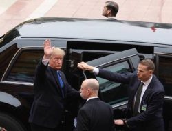 Pengawal Khusus Donald Trump Positif COVID-19