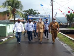 Kunker ke Lembeh, Walikota Bitung Max Lomban Suport UKM Warga