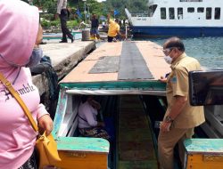 Pulang Kunker Gunakan Perahu, Walikota Bitung Max Lomban Terima Curhat Emak-emak