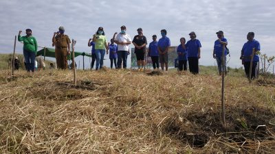 Peringati HKAN 2020, Walikota Maximiliaan Lomban dan Duta Yaki Indonesia Tanam Pohon di Taman Wisata Batu Angus