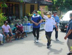 Maraton Terjun Langsung Serahkan BLT, Ini Rahasia Walikota Maximiliaan Lomban Tetap Terlihat Fit