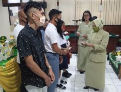 Puncak HUT Dharmayukti Karini Ke-18, 17 Putra-Putri Aparatur PN Manado Terima Beasiswa