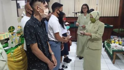 Puncak HUT Dharmayukti Karini Ke-18, 17 Putra-Putri Aparatur PN Manado Terima Beasiswa