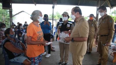 Bagikan Ribuan Masker di Sagerat Weru Dua, Walikota MJL Kenang Kisah Pedih 1999