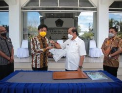 Jelang Cuti Kampanye, Walikota Bitung Maximiliaan Jonas Lomban Serahkan Fasilitas Negara