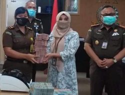 Kejari Manado Terima UP dan Denda Terpidana Kasus Korupsi Pembangunan Gedung RSJ Ratumbuysan Sejumlah Rp998 Juta