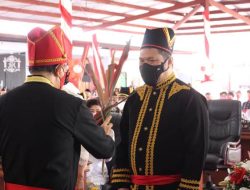 Momentum HUT Minahasa ke- 592, Staf Ahli Jaksa Agung RI Dianugerahkan Gelar Adat Minahasa Tonaas Gumi’Iroth Um Banua