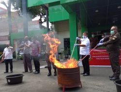 Kejari Manado Musnahkan Babuk Tipidum Narkotika, UU Kesehatan dan UU Darurat Sajam Tahun 2021