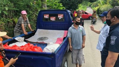 Paket Minuman Diduga Milik Ketua PSI Sulut di Kendaraan Berstiker MM-HH, Ditahan Masyarakat Apela Bitung