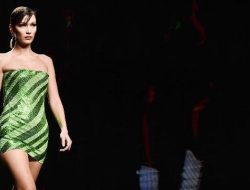 Tingkatkan Kesehatan Mental, Bella Hadid Vakum dari Medsos Awal Tahun 2021