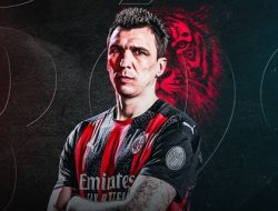 Resmi Gabung AC Milan, Mandzukic Pakai Jersey Keramat Nomor 9