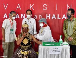 Disaksikan Presiden Jokowi, “Gatot Kaca” Divaksinasi Covid-19