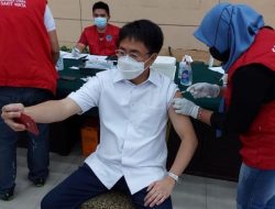 Divaksinasi Covid-19, Andrei Angouw Ajak Masyarakat Divaksin dan Tetap Patuh Prokes