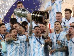 Juara Copa America, Messi Akhirnya Angkat Trophy Perdana Bersama Timnas Argentina