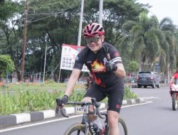 Bupati Joune Ganda Gowes 73 KM Keliling Manado-Minut