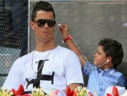 Dampak Kecanduan Gadget, Ronaldo Terapkan Batasan Waktu Anak Main Gadget