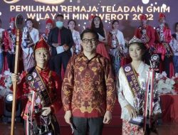 Joune Ganda Serahkan Hadiah Peraih Remaja Teladan GMIM Minawerot