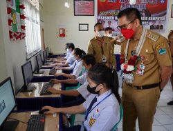 Bupati Joune Ganda Pantau Pelaksanaan Asesmen Nasional Sekaligus Buka Token Ujian