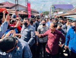 Berkemeja Merah Tua Saat Kunker ke Sulut, Ini Alasan Jokowi Tak Pakai Putih