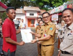 106 Sertifikat Tanah Program PTSL Untuk Warga Likupang Timur Resmi Diserahkan Bupati Joune Ganda