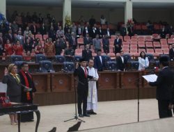 Pergantian Antar Waktu, Rhesa Waworuntu dan Meyke Lavarence Resmi Duduki Kursi DPRD Sulut