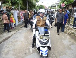 Kendarai Sepeda Motor, Pj Gubernur Sumsel Fatoni Tinjau TPS di Kota Palembang