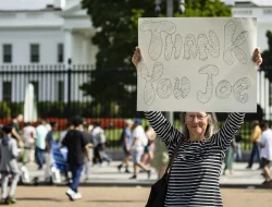 Suasana di Luar Gedung Putih Usai Joe Biden Mundur di Pilpres AS 2024