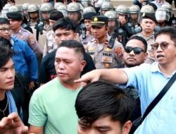 Niklas Silangen Kawal Anggota DPRD Terima Aksi Demo Mahasiswa