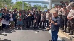 Terima Demo Mahasiswa Papua, Louis Schramm : Kami Sampaikan, Kami Tak Ingin Bohongi Rakyat!