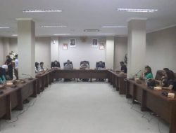 Niklas Silangen Imbau Jurnalis Berpakaian Rapi Saat Meliput di DPRD Sulut