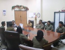 Niklas Silangen Berikan Arahan Satpol PP Yang Bertugas di Sekretariat DPRD Sulut