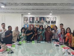 FOTO NEWS : Datangi DPR RI, DPRD Sulut Sampaikan Aspirasi Aksi Demo Mahasiswa dan Masyarakat