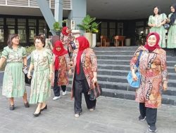 Dharma Wanita UPN Veteran Jakarta Kunjungi Polimdo Guna Pelajari Kegiatan-Kegiatan Dharma Wanitanya