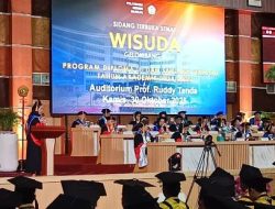 Wisuda 418 Mahasiswa, Direktur Polimdo Ingatkan Lulusan Jaga Pikiran Tetap Waras
