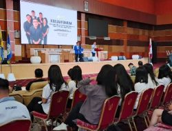 Kuliah Umum Bersama Agenda Madilog, Rudolf Mait Ungkap ‘Kombinasi Maut’ Kepada Ratusan Mahasiswa AB Polimdo