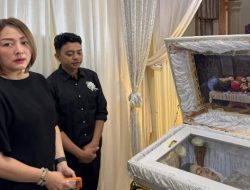 Hadiri Ibadah Pemakaman Korban Kebakaran Megamall, Michaela Paruntu Beri Penguatan Bagi Keluarga Berduka